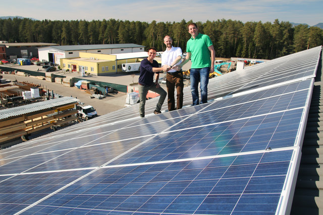 Heuer im Frühjahr ging ein Bürgerkraftwerk auf dem Dach von Baustoffe Gressel In Poggersdorf ans Netz | Foto: Kärnten Solar