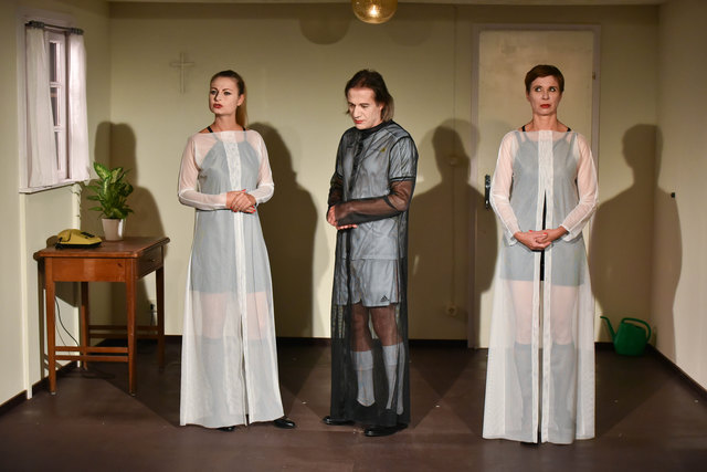 Kein Zweifel: Große Schauspielleistung auf einer kleinen Kellertheater-Bühne. | Foto: Kellertheater