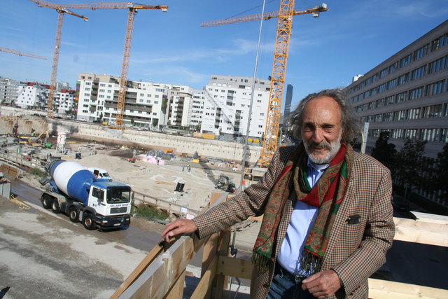 Baustellen-Ombudsmann Peter Guggenberger am Info-Point in der Walcherstraße.