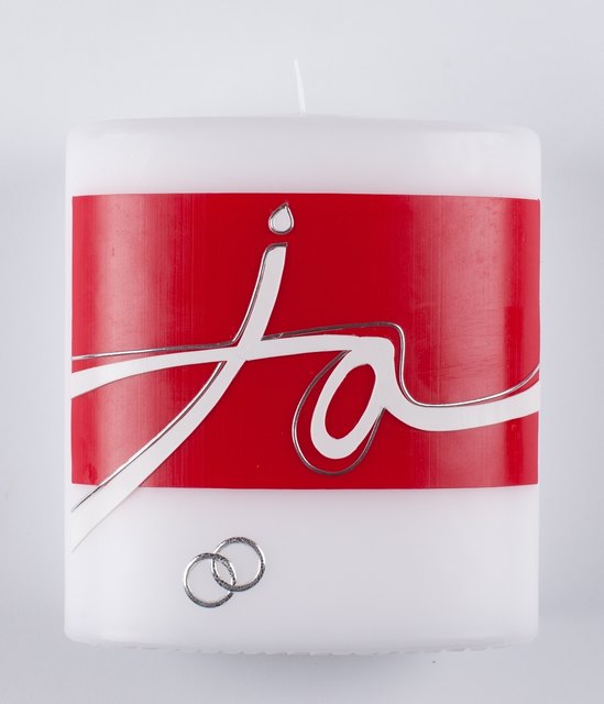 Ganz persönlich: Eine handverzierte
Hochzeitskerze,150 x 135 mm,€ 53,90