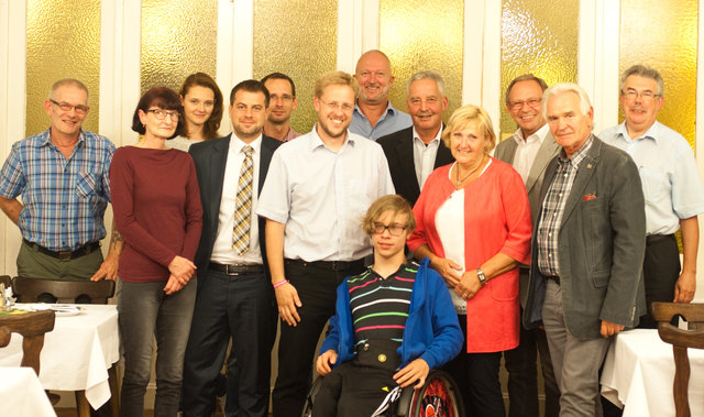 Die Teilnehmer des Runden Tisch zum Thema: Verkehr in der Mannswörther Straße. | Foto: Neos 11