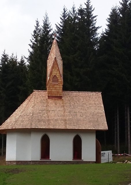 Diese wunderschöne Kapelle steht am Ingeringsee