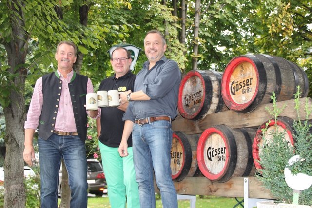 Prost auf den Gösser Kirtag: Walter Trippold (Gösser Bräu), Lions-Präsident Richard Schmatz, Spitzenkoch Peter Brandner. | Foto: Lions Club