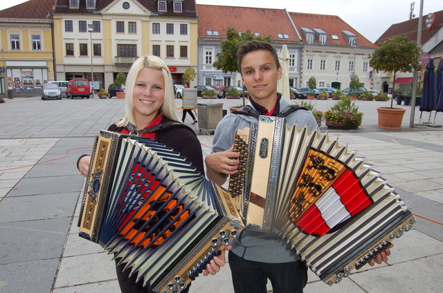 Musikalische Talente am Werk: die Geschwister Jenny und Daniel Schmacher