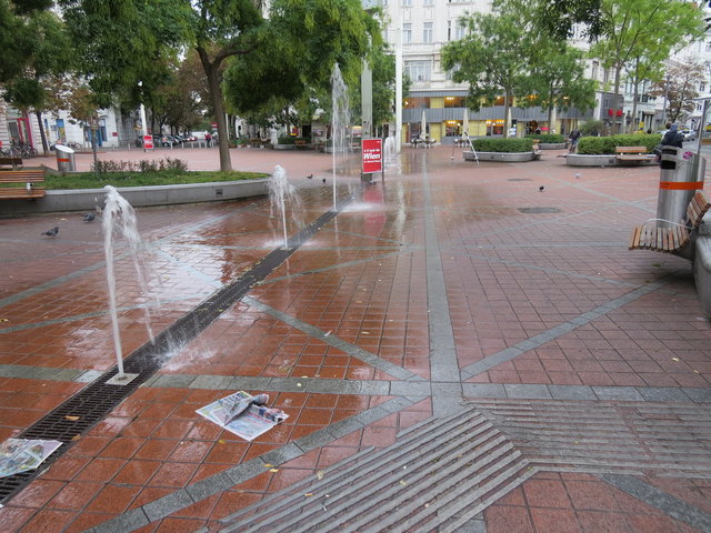Wahlkampf-Impressionen am Wallensteinplatz.