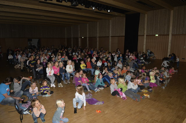 Beim Kinderprogramm platze der neue Veranstaltungssaal das erste Mal aus allen nähte 450 Kinder und Eltern waren dabei. | Foto: Zirl Aktiv
