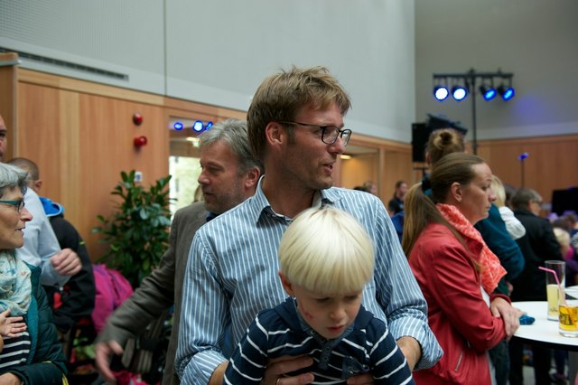 ZIRL AKTIV Gemeinderat Peter Kaserer war mit Familie zum Kinderprogramm gekommen. | Foto: Zirl Aktiv