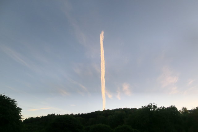 Sieht so aus wie wenn es vom Handymasten wegrauchen würde.