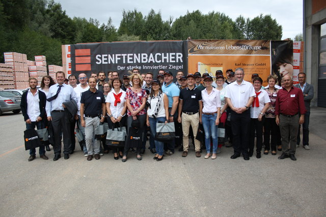 Die Junge Wirtschaft bei ihrer Firmenroas in Senftenbach. | Foto: JW/WKO Ried