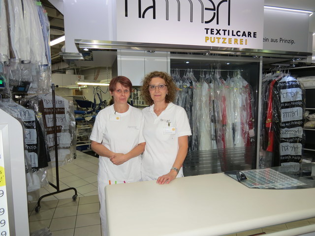 In der Putzerei Hammerl bei den Kolleginnen Liz und Valentina steht die Arbeit im Vordergrund und nicht der Wahlkampf.