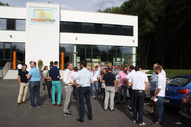 Die Junge Wirtschaft bei ihrer Firmenroas in Senftenbach. | Foto: JW/WKO Ried