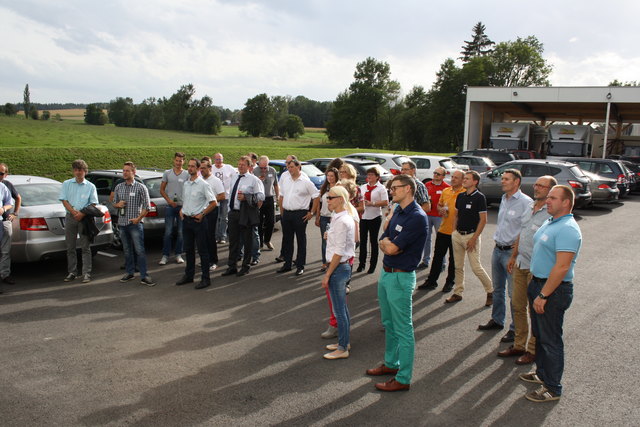 Die Junge Wirtschaft bei ihrer Firmenroas in Senftenbach. | Foto: JW/WKO Ried