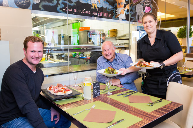 Italienische Gerichte vom Feinsten ließen sich Michael Moosburger vom innovativen Start-up „imagotag“ und WOCHE- Redakteur Robert Bösiger im neu eröffneten San Pietro schmecken. | Foto: geopho.com