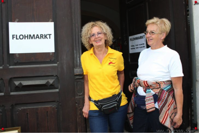 Brigitte Bock (l.) ist Obfrau der Frauenbewegung Feldkirchen. Sie veranstaltet regelmäßig Flohmärkte für den guten Zweck | Foto: KK
