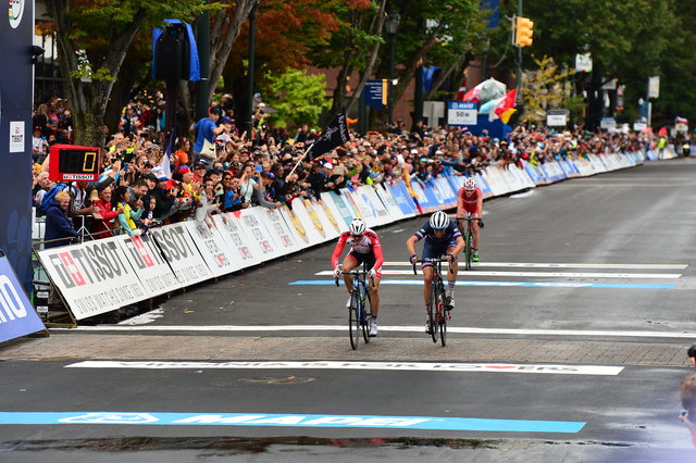 Spannendes Finish: Felix Gall brachte einen knappen Vorsprung ins Ziel und sicherte sich den WM-Titel. | Foto: www.radsportfotos.at/Werner Kapfenberger