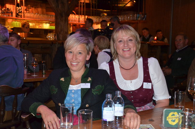 Mit im Organisationsteam: Silvia Mooslechner und Rosmarie Armstorfer vom Salzburger Volkliedwerk.
