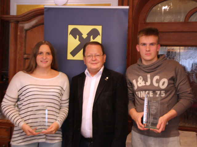 Attnanger Stadtmeister 2015 - v. l. n. r.: Ivana Maric, Vizebgm. Ernst Ennsberger, Dario Maric