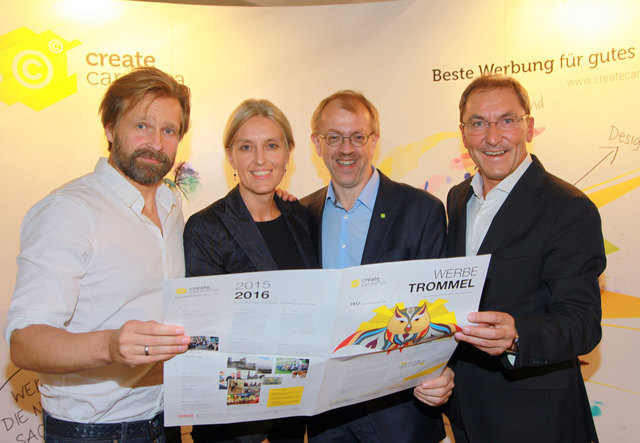 Fachgruppenobmann Volkmar Fussi, FG-Ausschussmitglied Markus Ertl und FG-Obmannstellvertreterin Bettina Kugi mit dem Star des Abends, dem Hamburger Werber Wulf-Peter Kemper | Foto: WKK/Krainz