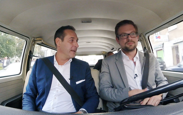 Heinz-Christian Strache beim Interview mit Chefredakteur Christoph Schwarz.
