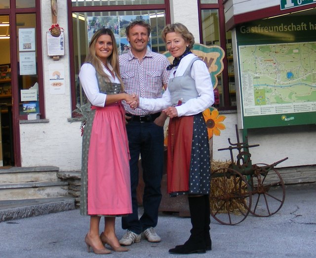 Lisa Loferer, Obmann Hubert Jakober und Kathi Steiner.