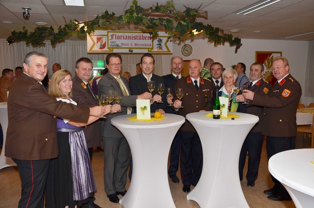 V.l.n.r.: Josef Brenner, Evelyn Schifko, Martin Schifko, Helmut Eder, Klaus Otzelberger, Gottfried Kern, Bruno Schiller, Erich Dangl, Leopold Lenz, Rita Lenz, Walter Raitzl | Foto: Christoph Eque