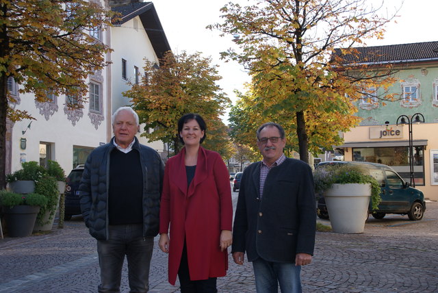 v.l.: Fritz Dinkhauser, Andrea Haselwanter-Schneider und Bezirkssprecher Hermann Fasser.