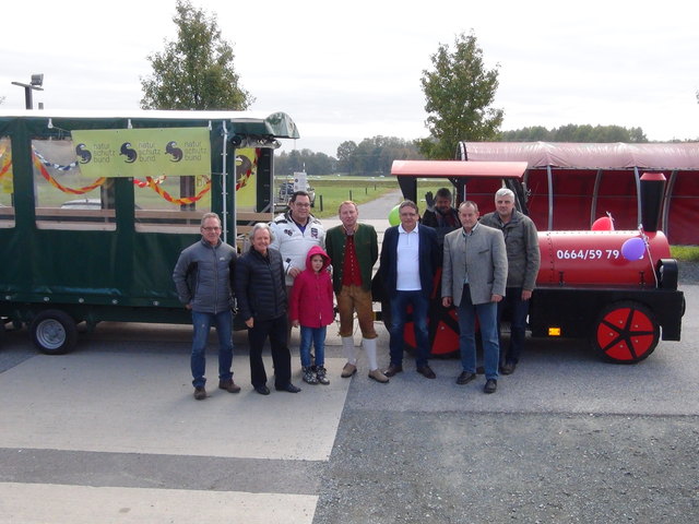 Jungfernfahrt mit dem Storchenexpress: Mit an Bord waren (v.l.) Siegfried Prinz, Johannes Gepp, Wetterpauli Paul Prattes, Vizebgm. Ewald Schenk, Bgm. Erich Macher und Thomas Gritsch.