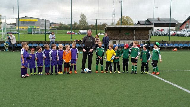 Die U7 Mannschaft des USC MATTSEE trainiert von Peter SCHROLL und Anton ALTERDINGER beim Turnier in EUGENDORF, das sie mit dem Punktmaximum von 15 Punkten aus 5 Spielen haushoch gewannen. Gratulation an alle Spieler und Trainer!