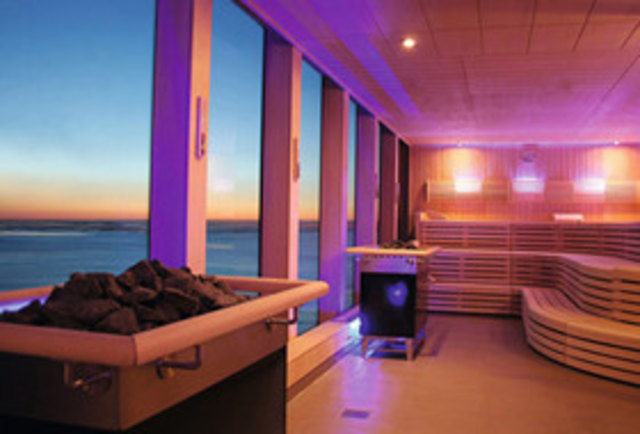 Wenn das Wetter einmal schlecht sein sollte, bieten Club-Kreuzfahrt Sauna mit Meerblick an.