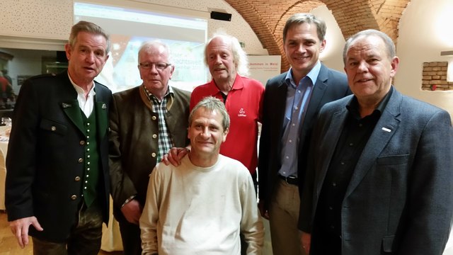 Edi Hauser, Erich Rondonell, Karlheinz Reichert (im Rollstuhl), Conrad Trdy, Peter Jungreithmairr und Egbert Holz. | Foto: privat