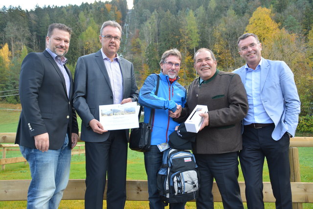 Thomas Ebner, Wolfgang Gschwentner, Helmut Gattringer, Markus Atzl und Johann Mauracher (v. l.) an der Talstation des Kaiserlifts.