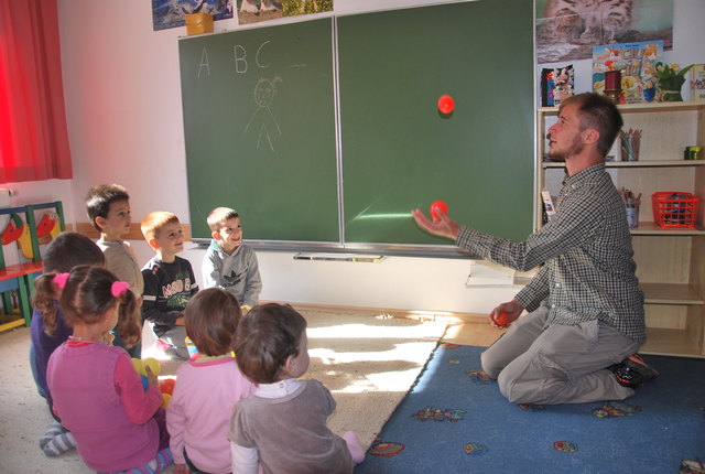 HLUW Absolvent Andreas Schagerl im Kindergarten Fushe Arrez in Nordalbanien. | Foto: HLWU Yspertal