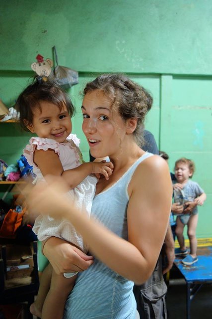 Ganz fest ins Herz geschlossen hat sie die Kinder bei der Arbeit im Vorschulzentrum. | Foto: KK