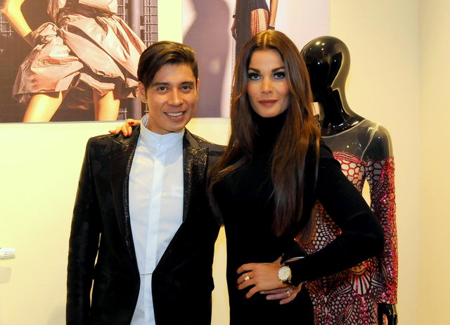 Boutiquebesitzer Alexis Fernandez Gonzalez mit Top-Model Carmen Stamboli