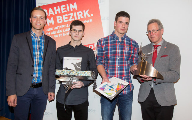 Michael Riepler (Lehrlingsbetreuer WK), die zweifachen Landessieger Julian Steinkasserer und Lukas Resinger, und WK-Obmann Michael Aichner | Foto: Brunner Images