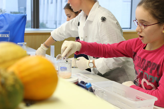 Ein bisschen Schleim muss sein: Die Slime-Station war besonders beliebt. | Foto: Vienna Open Lab