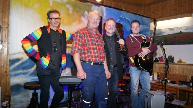 Ernst Hoffmann (2.v.li) mit den Musikern Axel Ramerseder, Walter Ulm und Georg Kainzmeier.