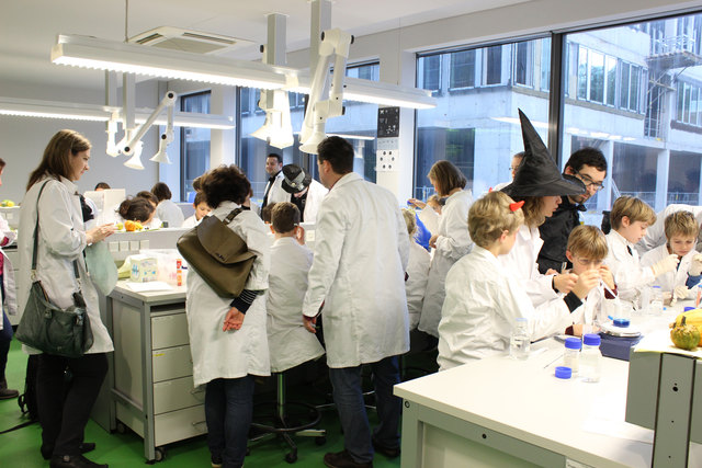 Volles Labor beim Halloween-Special im Vienna Open Lab. | Foto: Vienna Open Lab