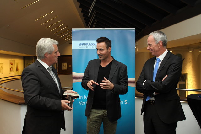 Ausgezeichnete Werbekampagne: Dir. Mag. Reinhard Waltl (Sparkasse Kufstein), Mag. Markus Erler (Spectrum), Dir. Klaus Felderer (Sparkasse Kufstein) | Foto: Sparkasse Kufstein