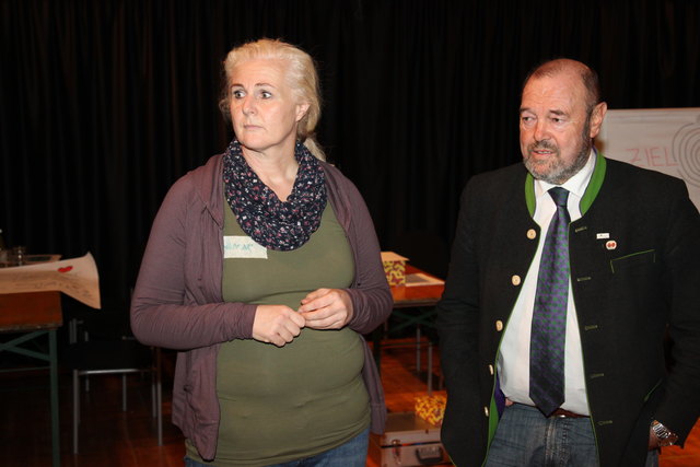 Moderatorin und Ortschef