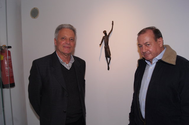 Gemeinderat und Kulturreferent von Fulpmes Josef Hammer und Alfred Siller waren von den Kunstwerken begeistert.