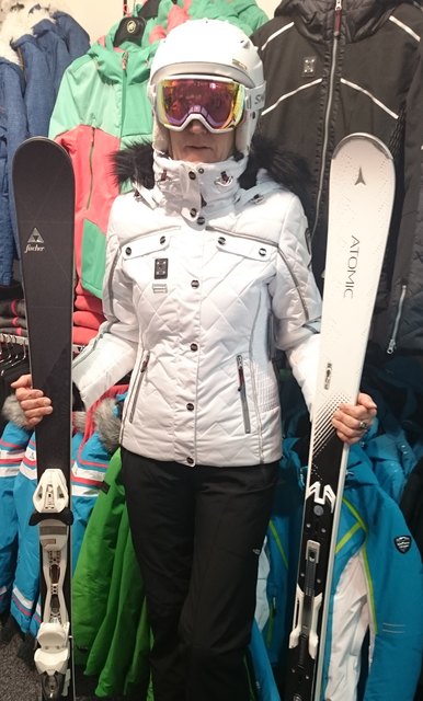 Must Have in diesem Winter: Brille und Helm in passender Farbkombi. | Foto: Sport Rinnerthaler