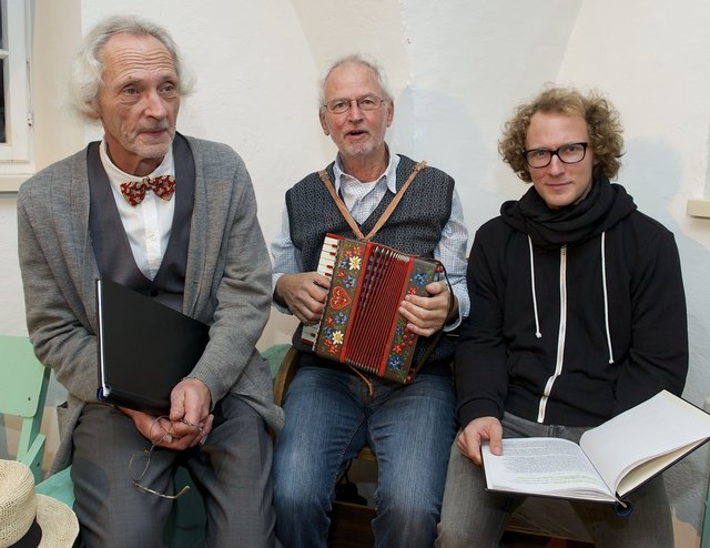 Harmonikaspieler Peter Ebner und die beiden "Achatz" Max und Sohn Markus (rechts) | Foto: Arbeiter