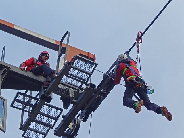 Im Notfall muss die Bergung der Schifahrer von einer Seilbahn schnell gehen. | Foto: Bretterbauer