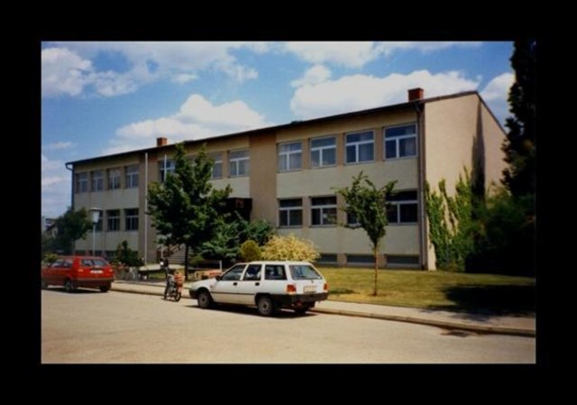 Das kleinere Handelsakademie-Gebäude