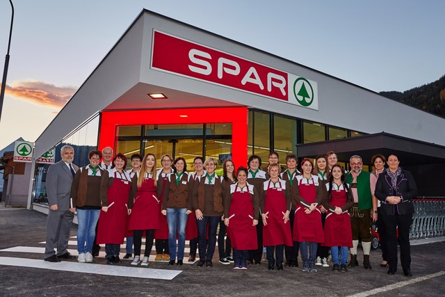 Das Team von SPAR Rottenmann vor seinem neugestalteten Arbeitsplatz. | Foto: KK