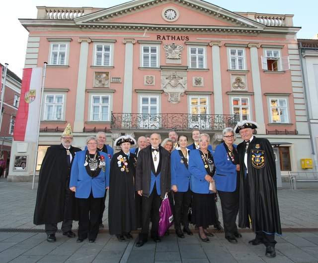 Eulengilde vor dem Rathaus