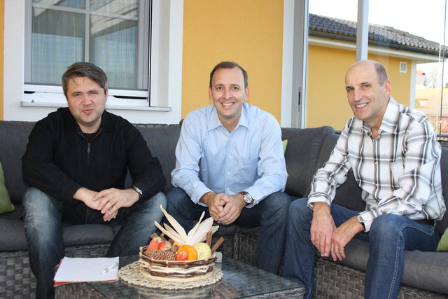 Ehrenamtliche aus dem Bezirk Jennersdorf als Telefon-Anlaufstelle (von links): Alexander Ganev, Markus Halb, Siegfried Jud