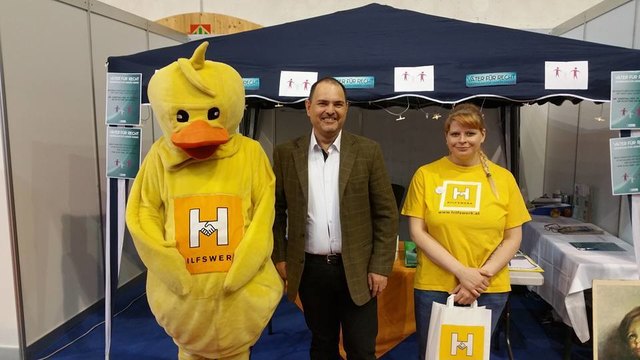 Das Hilfswerk zu Besuch beim Infozelt