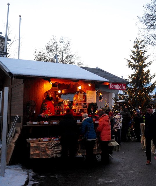 Viele Standln laden am Axamer Pavillonplatz wieder zum Verweilen ein.